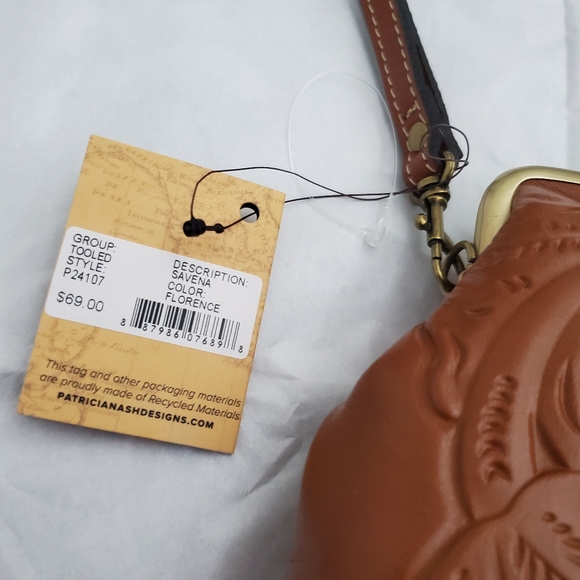 NWT Patricia Nash Leather Wristlet. - Picture 2 of 16